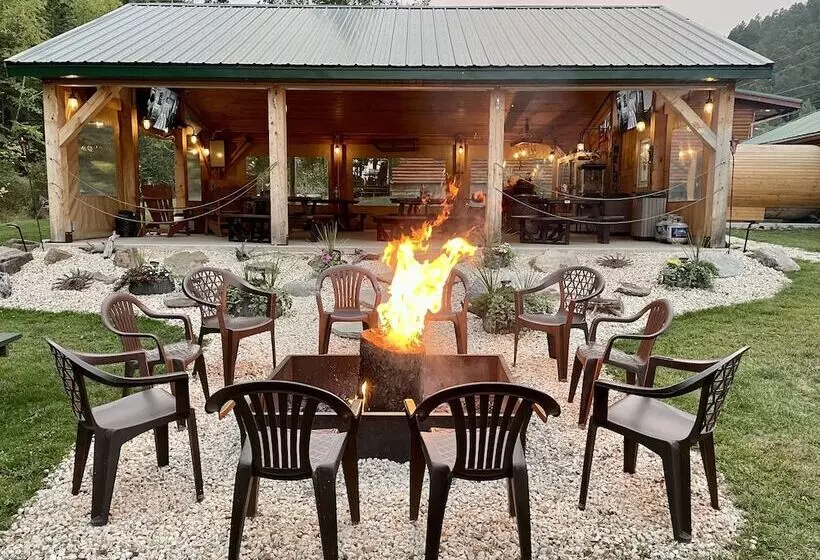 ホテル Whitetail Creek Camping Resort