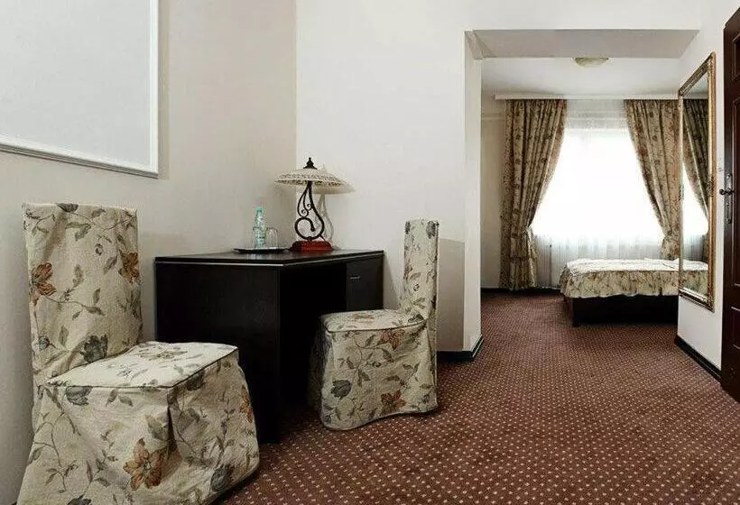 ホテル Wzgórze Toskanii Conferences & Restaurant