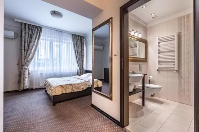ホテル Wzgórze Toskanii Conferences & Restaurant