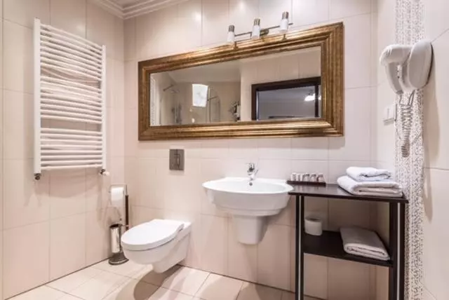 ホテル Wzgórze Toskanii Conferences & Restaurant