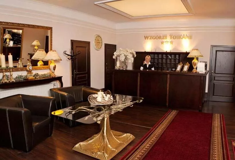 ホテル Wzgórze Toskanii Conferences & Restaurant