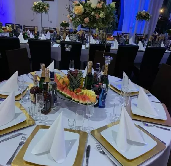 ホテル Wzgórze Toskanii Conferences & Restaurant