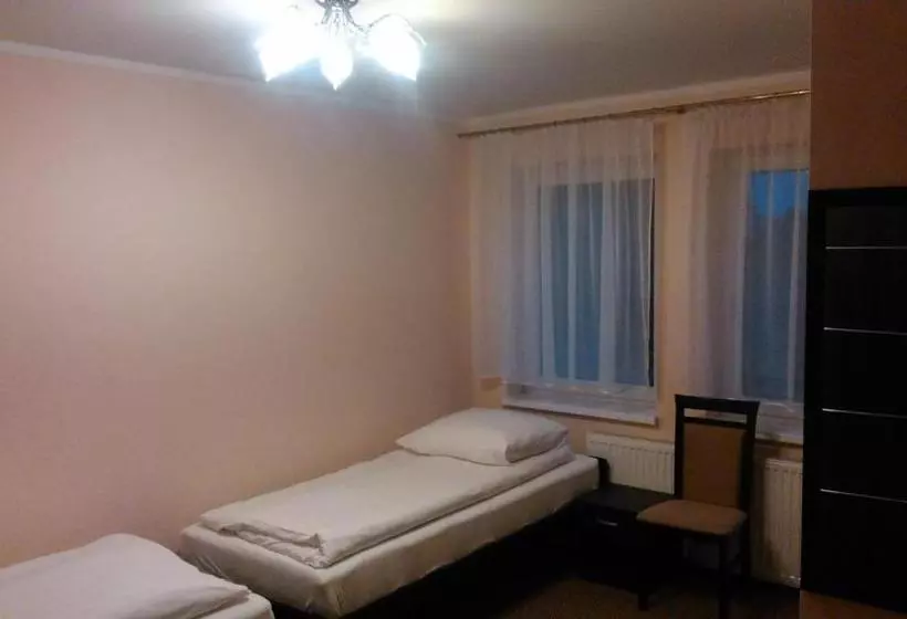 Hotelli Dom Weselny Zielony Zakątek