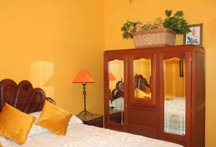 هتل Art Gallery Casona De Los Milagros