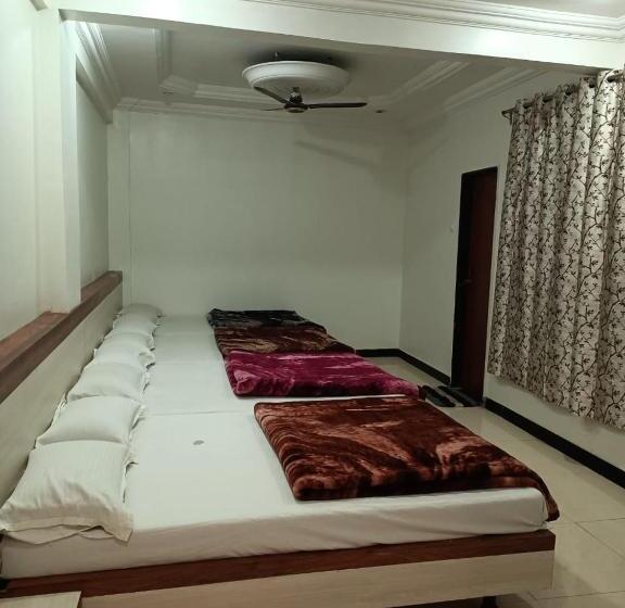 בית מלון כפרי Dwarka Nilayam   Near Shri Sai Baba Temple