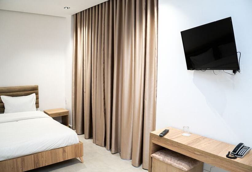 בית מלון כפרי Hôtel Suisse Tunis