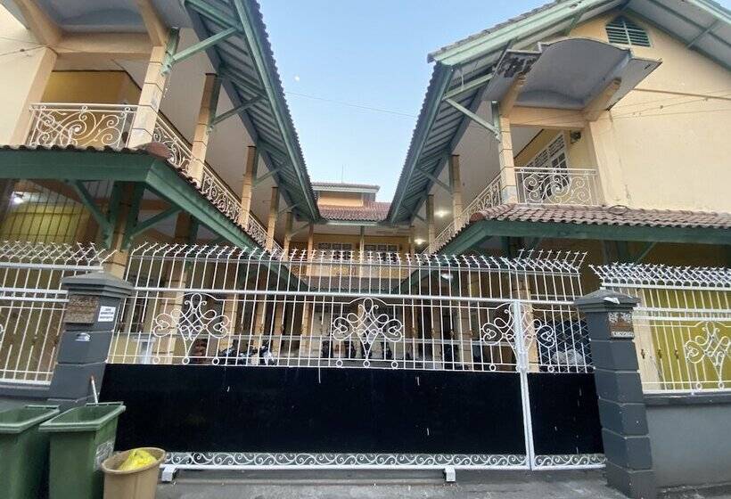 Отель Oyo Life 93265 Kos Cendana Seruni Raya