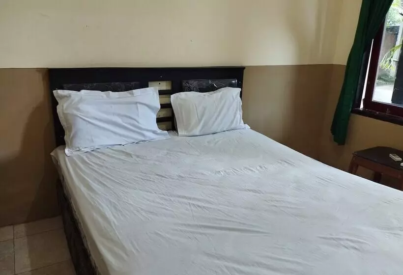 ホテル Oyo Life 93265 Kos Cendana Seruni Raya