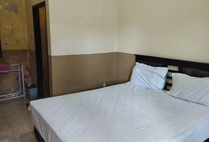 ホテル Oyo Life 93265 Kos Cendana Seruni Raya