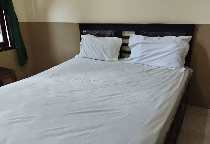 ホテル Oyo Life 93265 Kos Cendana Seruni Raya