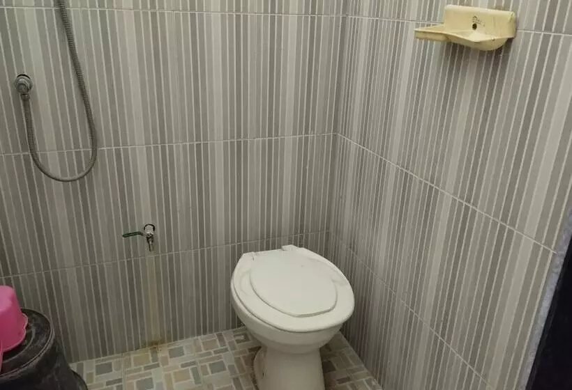 ホテル Oyo Life 93265 Kos Cendana Seruni Raya