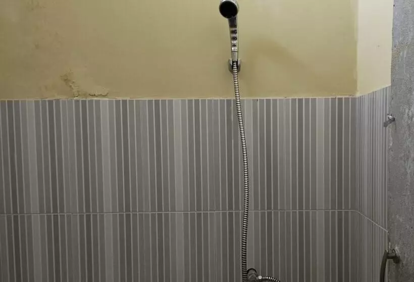 ホテル Oyo Life 93265 Kos Cendana Seruni Raya