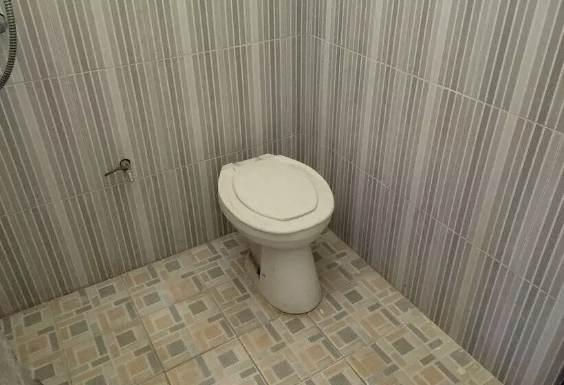 ホテル Oyo Life 93265 Kos Cendana Seruni Raya