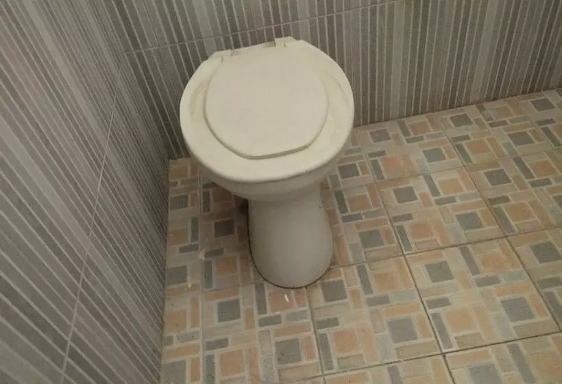 ホテル Oyo Life 93265 Kos Cendana Seruni Raya