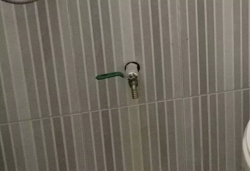 ホテル Oyo Life 93265 Kos Cendana Seruni Raya