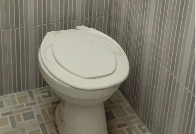 ホテル Oyo Life 93265 Kos Cendana Seruni Raya