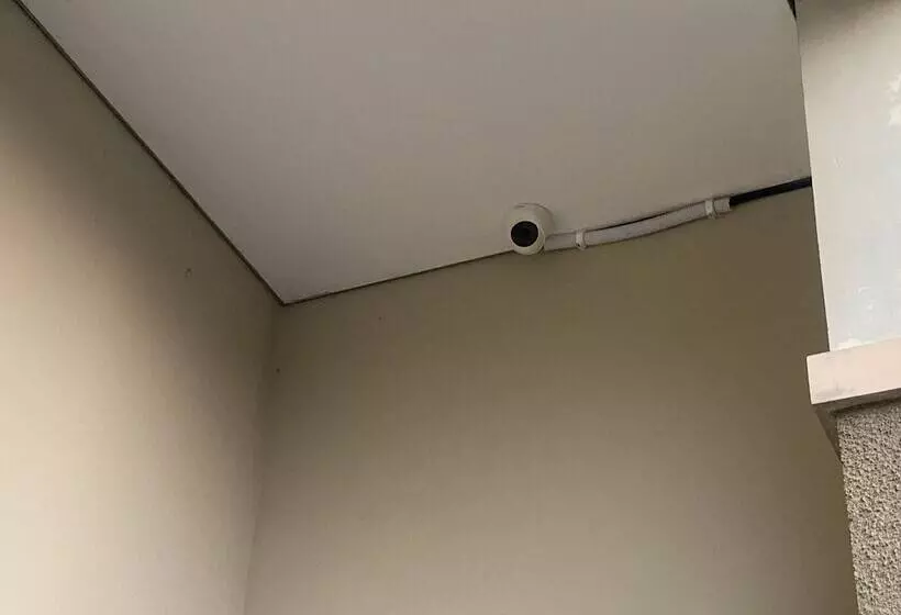 ホテル Oyo Life 93265 Kos Cendana Seruni Raya