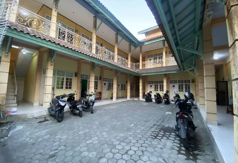 Отель Oyo Life 93265 Kos Cendana Seruni Raya