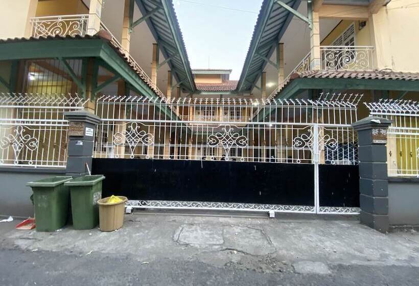 Отель Oyo Life 93265 Kos Cendana Seruni Raya