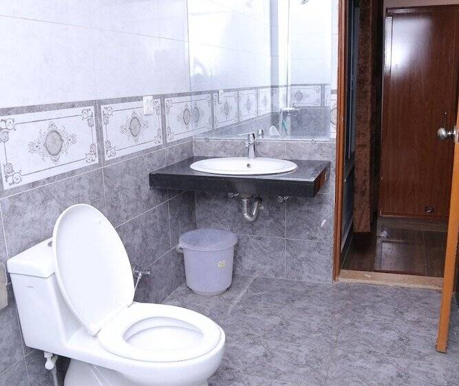 هتل Regal Residency