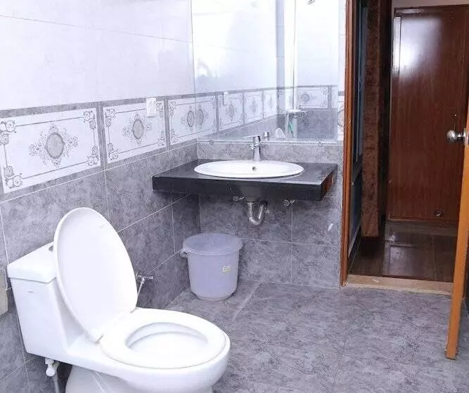 هتل Regal Residency