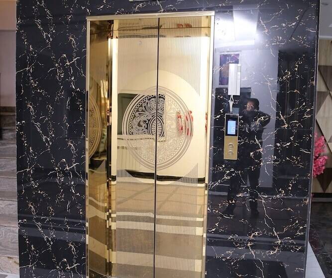 هتل Regal Residency