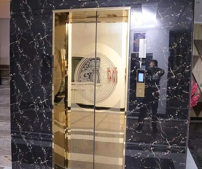 هتل Regal Residency