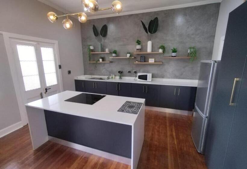 膳宿费 One Three Nine On Roberts