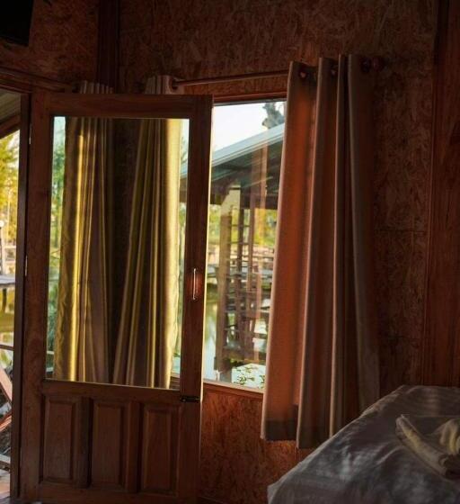 Ur Way Cafe & Resort