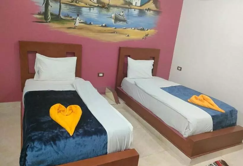تختخواب و صبحانه Nukud Guest House
