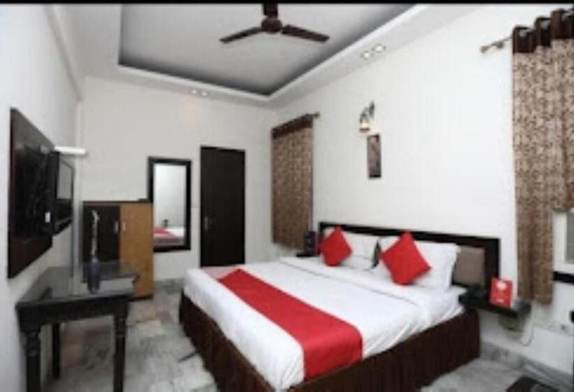 Отель Yadu Residency Meerut