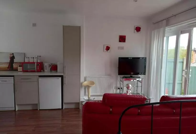 Majatalo Colchester Town, Modern, Detached, Guest House