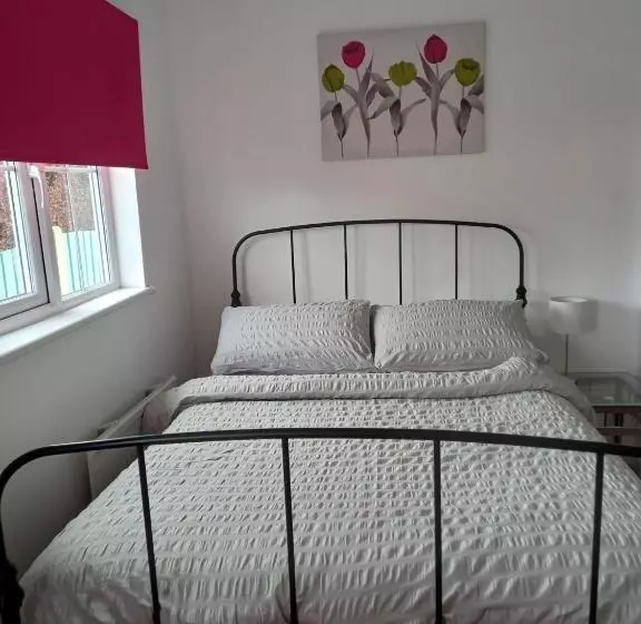 Majatalo Colchester Town, Modern, Detached, Guest House