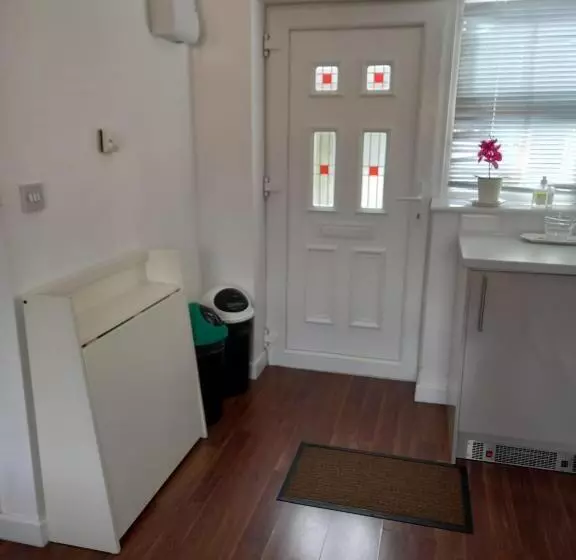 Majatalo Colchester Town, Modern, Detached, Guest House