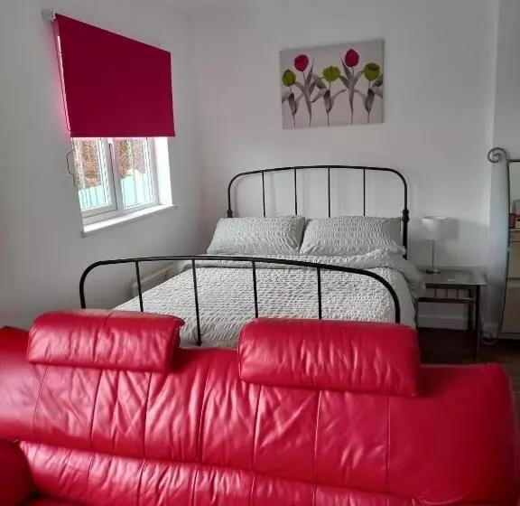 Majatalo Colchester Town, Modern, Detached, Guest House