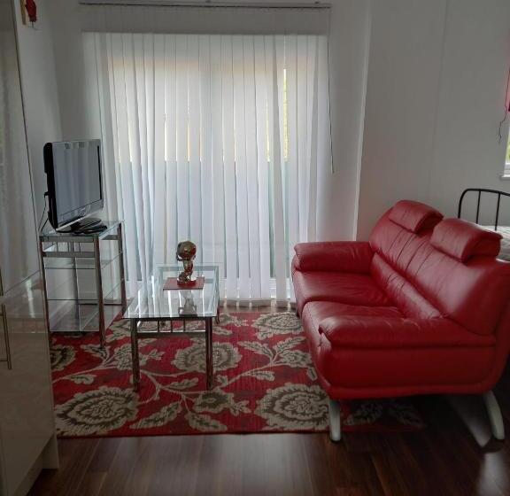 بنسيون Colchester Town, Modern, Detached, Guest House