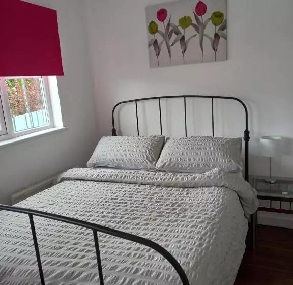 Majatalo Colchester Town, Modern, Detached, Guest House