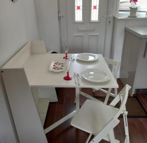 بنسيون Colchester Town, Modern, Detached, Guest House