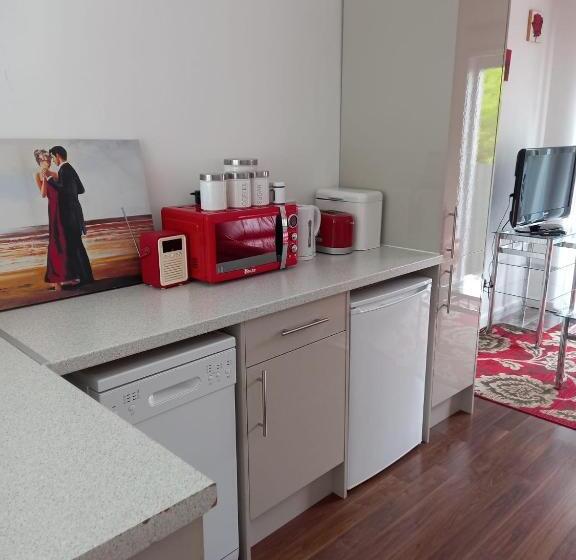 بنسيون Colchester Town, Modern, Detached, Guest House