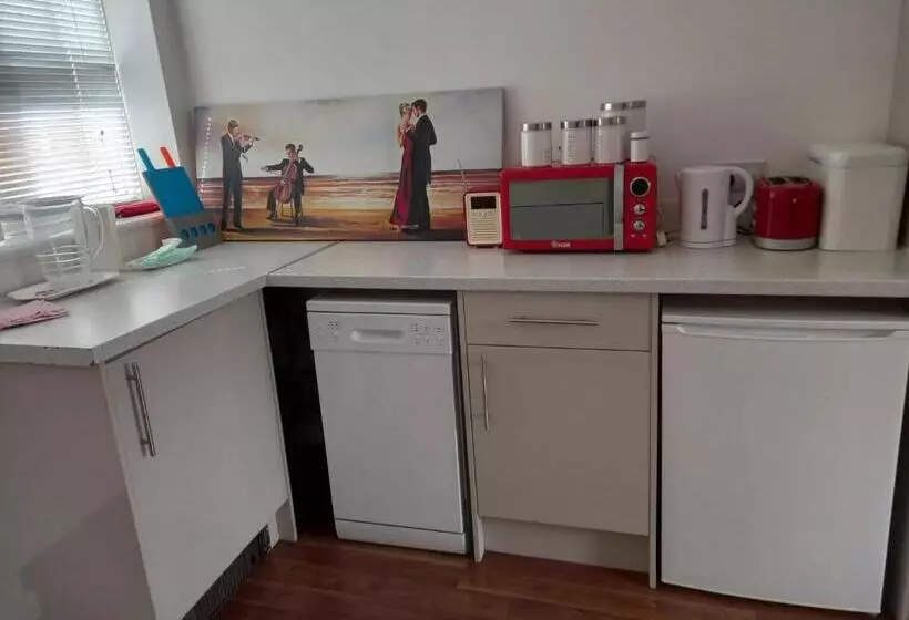 Majatalo Colchester Town, Modern, Detached, Guest House