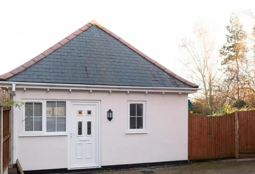 بنسيون Colchester Town, Modern, Detached, Guest House