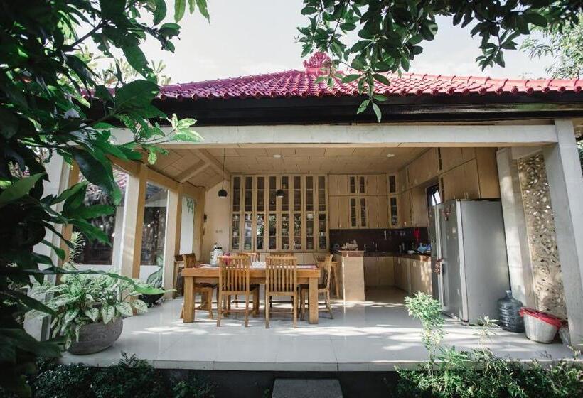 פנסיון Escotel Villa Marga