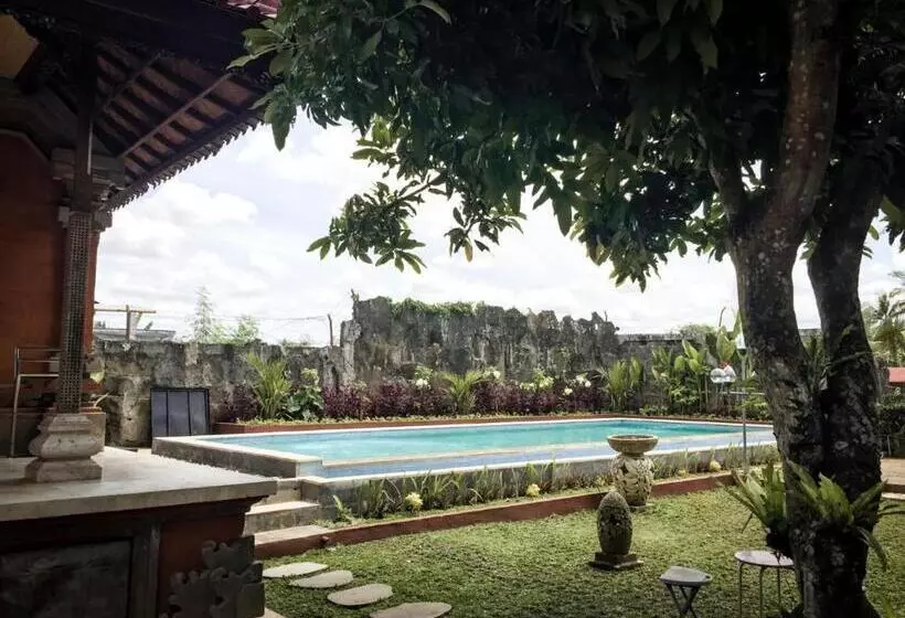 پانسیون Escotel Villa Marga