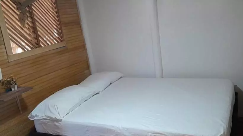 پانسیون Hostal Paloma Café