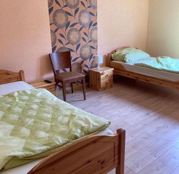 ペンション Monteurunterkunft Oberhausen Rheinhausen