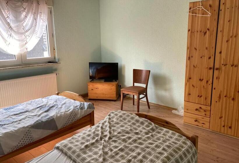 ペンション Monteurunterkunft Oberhausen Rheinhausen