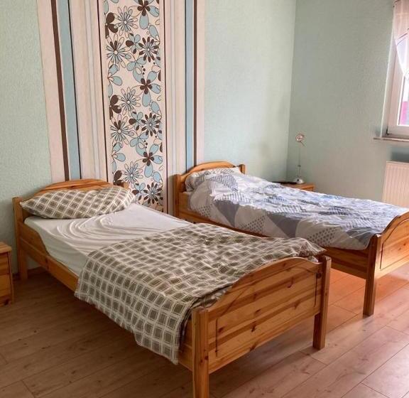 ペンション Monteurunterkunft Oberhausen Rheinhausen