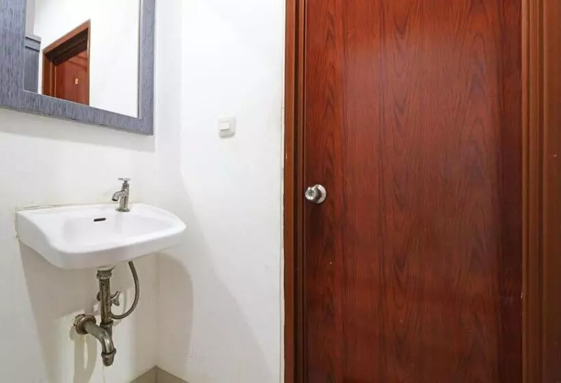 ペンション Paus Guest House Pekanbaru