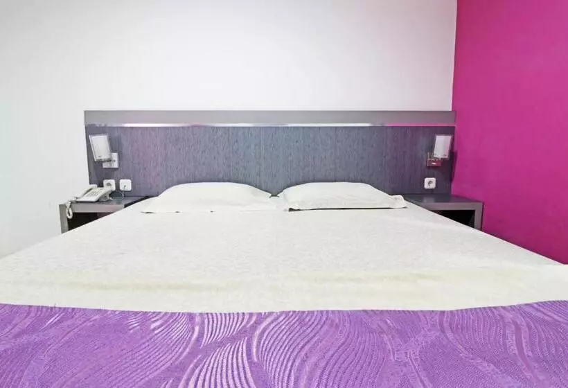 ペンション Paus Guest House Pekanbaru