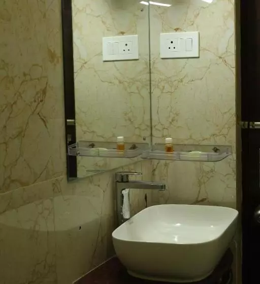 پانسیون Shangri La
